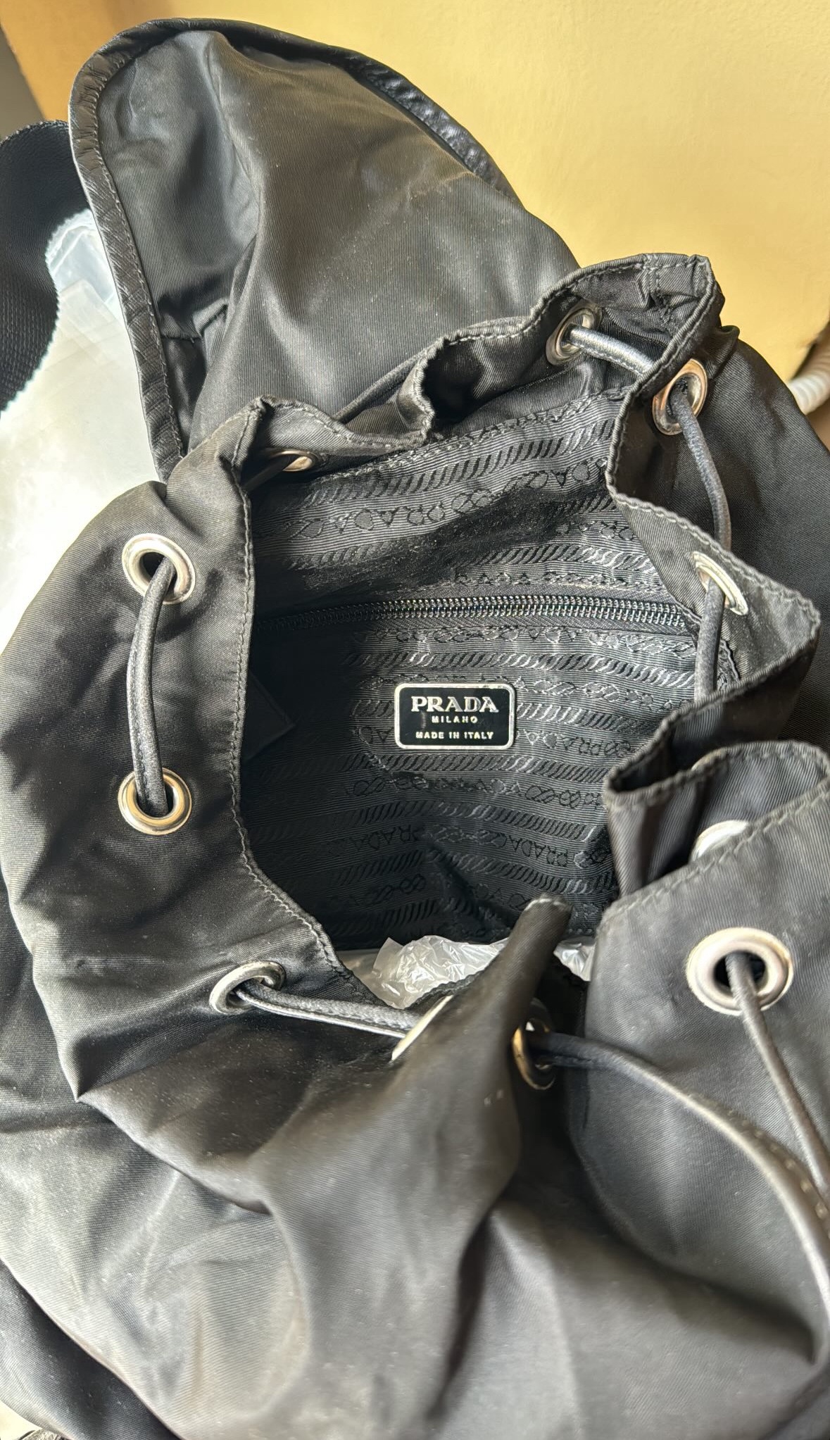 Zaino in nylon Prada con zip - immagine 5