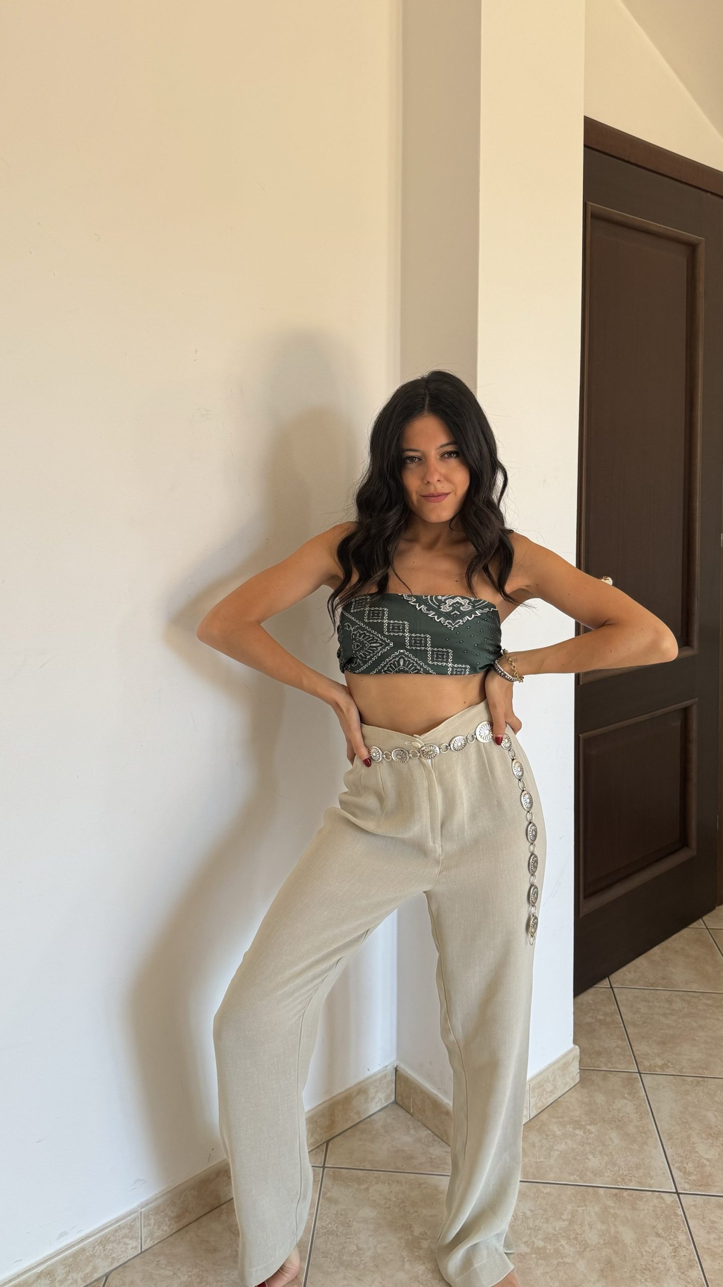 Pantaloni ampi bianchi leggermente trasparenti - immagine 2