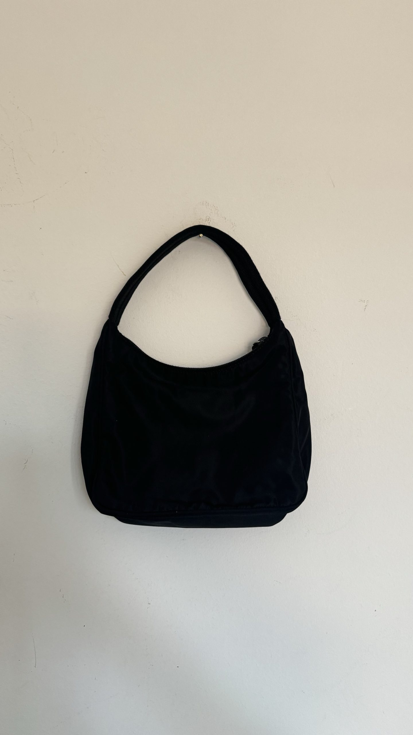 Borsa Prada Re-Edition 2000 in nylon nera - immagine 2