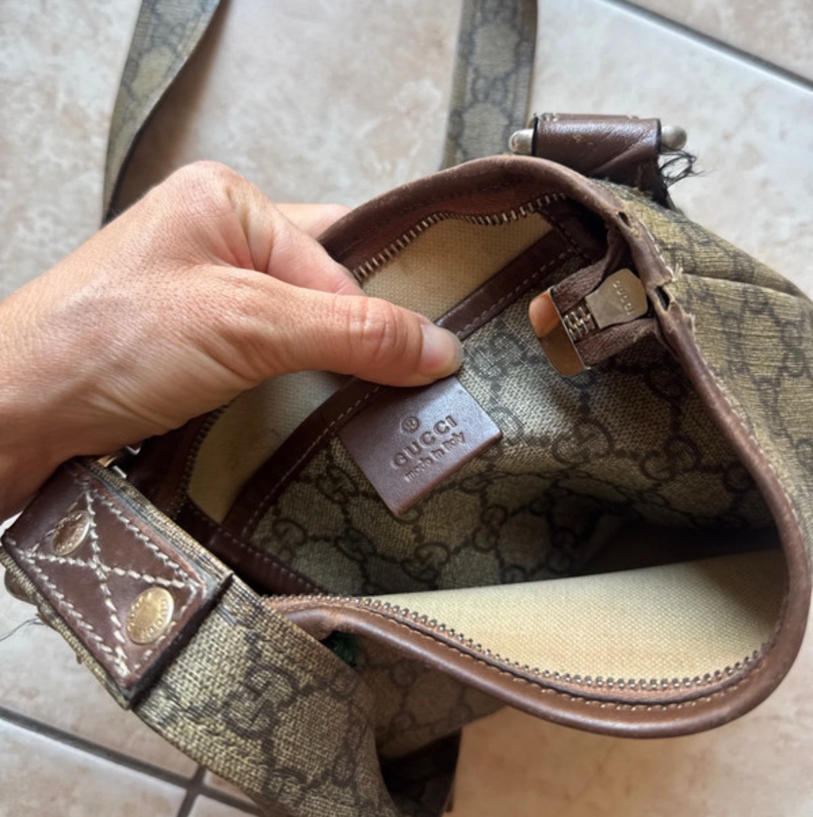 Borsello Gucci in tela monogram - immagine 3