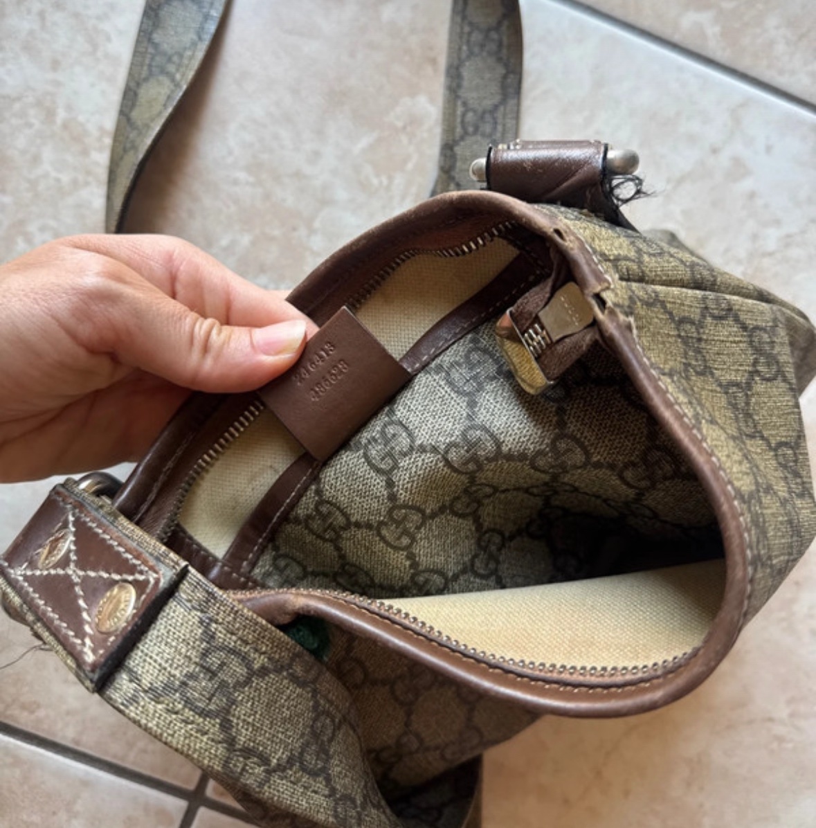 Borsello Gucci in tela monogram - immagine 2