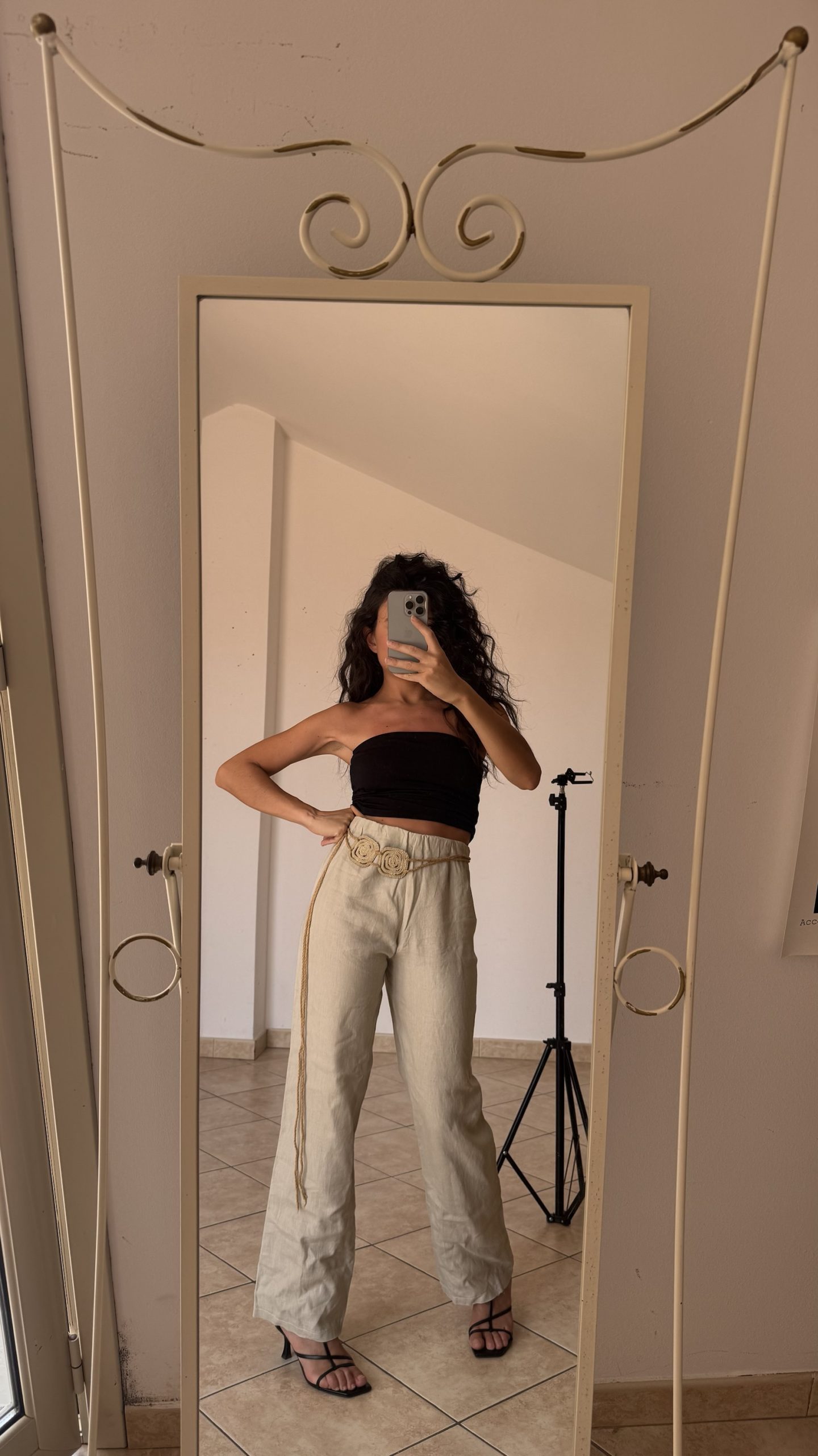 Pantalone dritto morbido in lino beige - immagine 2