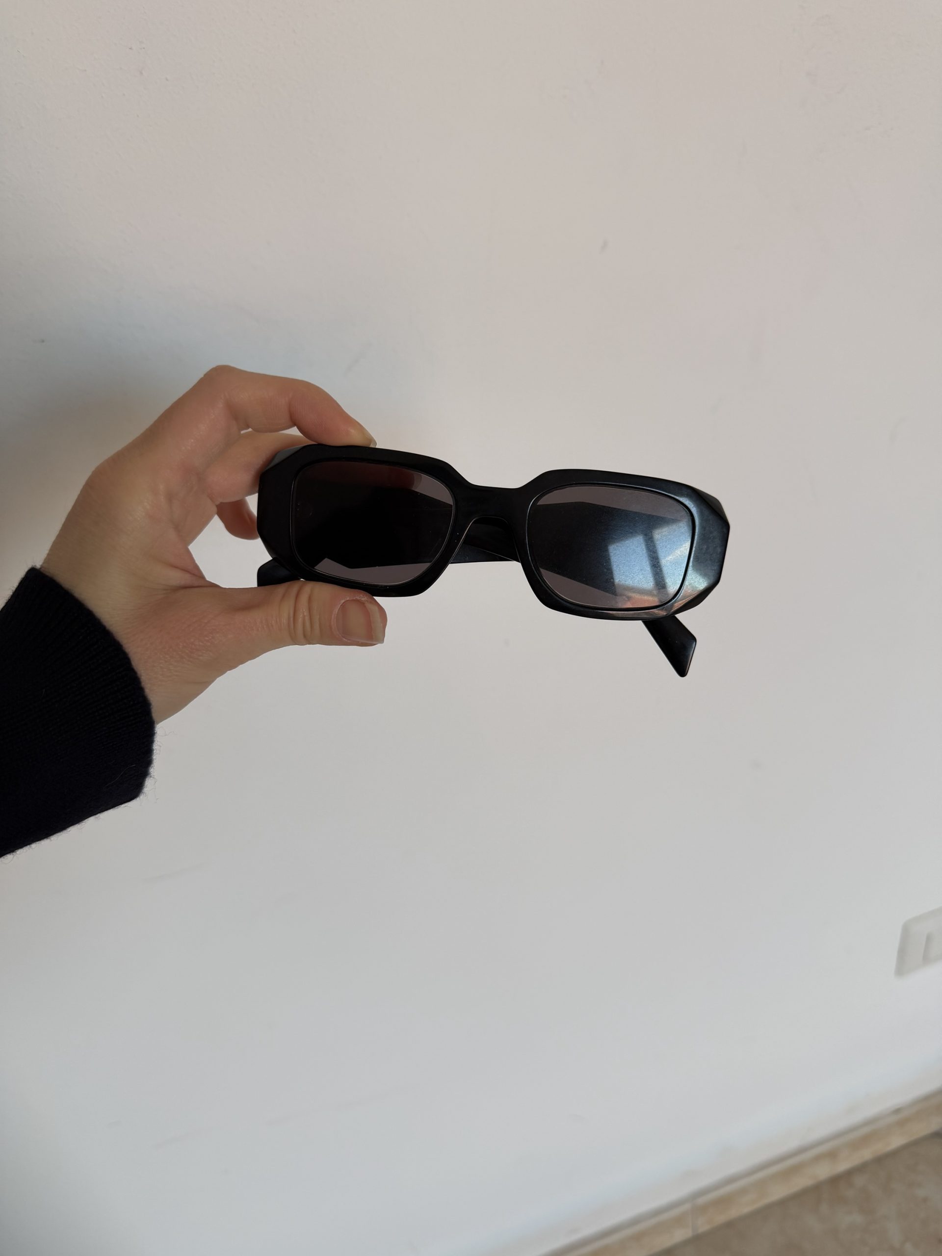 Occhiali da sole Prada modello SPR17W - immagine 2