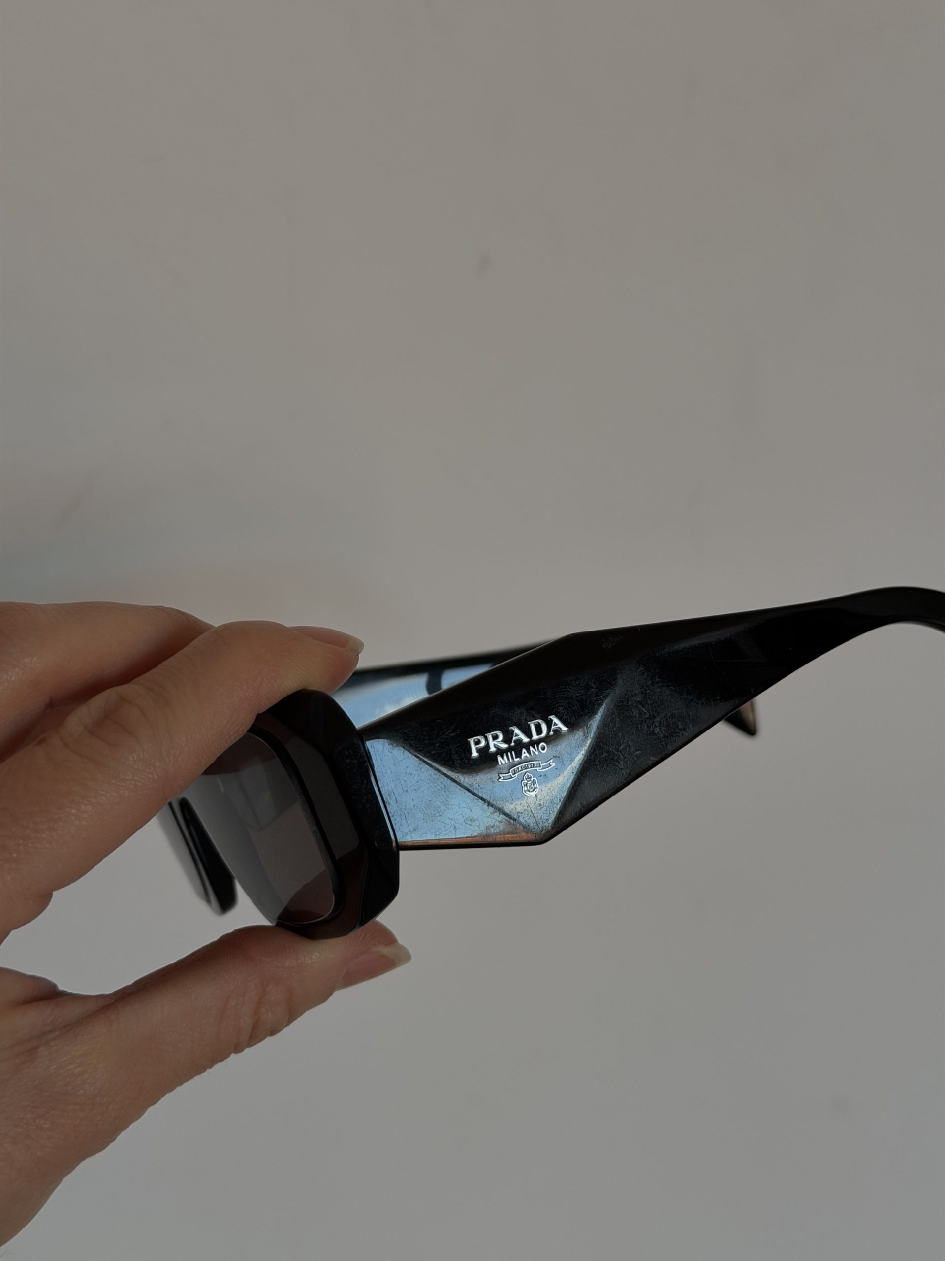Occhiali da sole Prada modello SPR17W - immagine 4